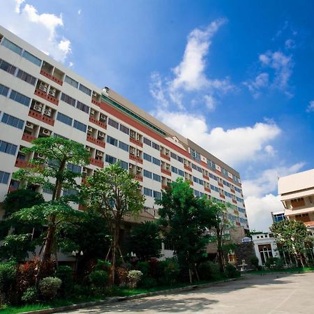 Jolly Suites & Spa Thapra Bangkok Exterior photo